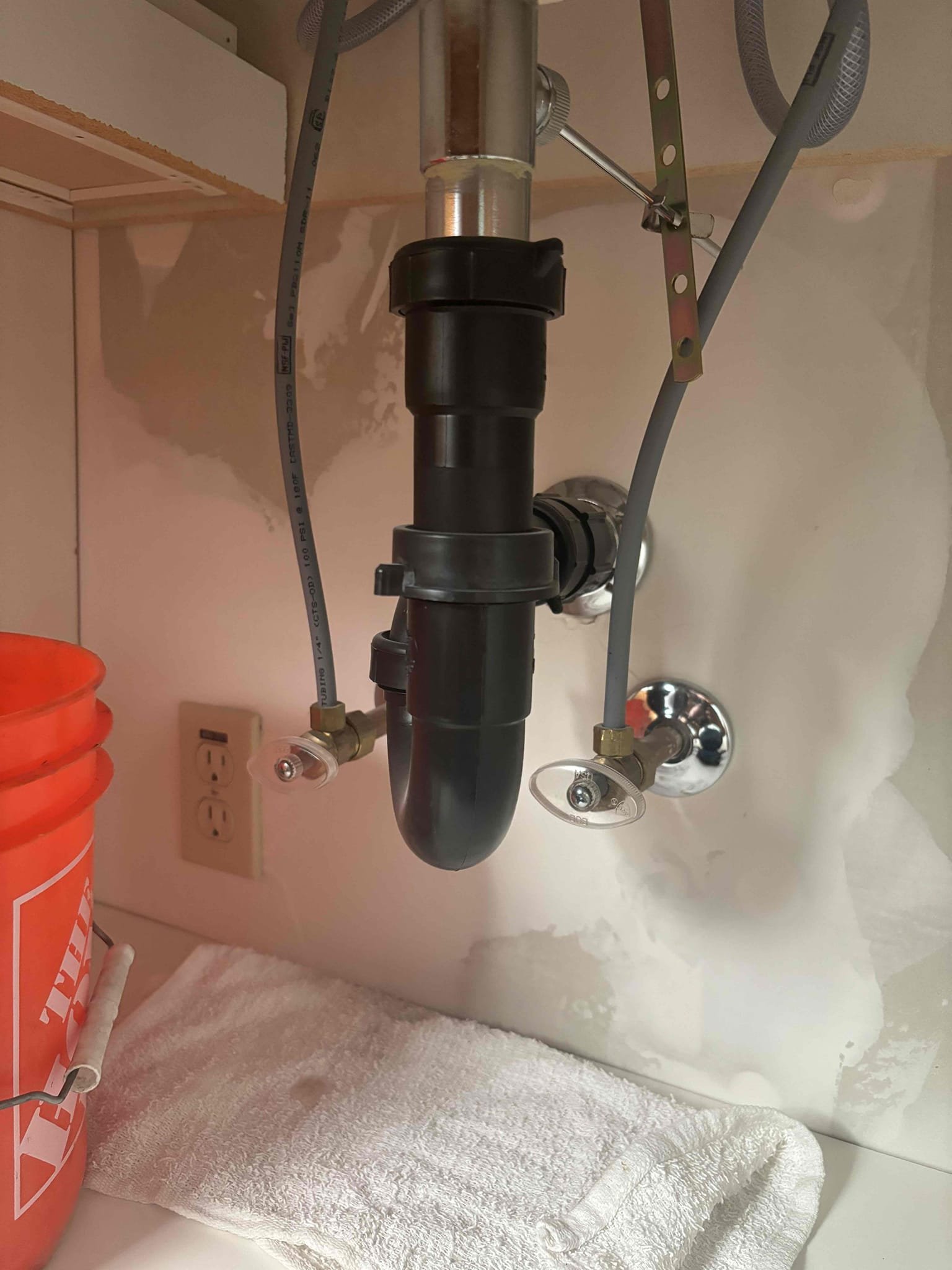 Under-sink plumbing setup